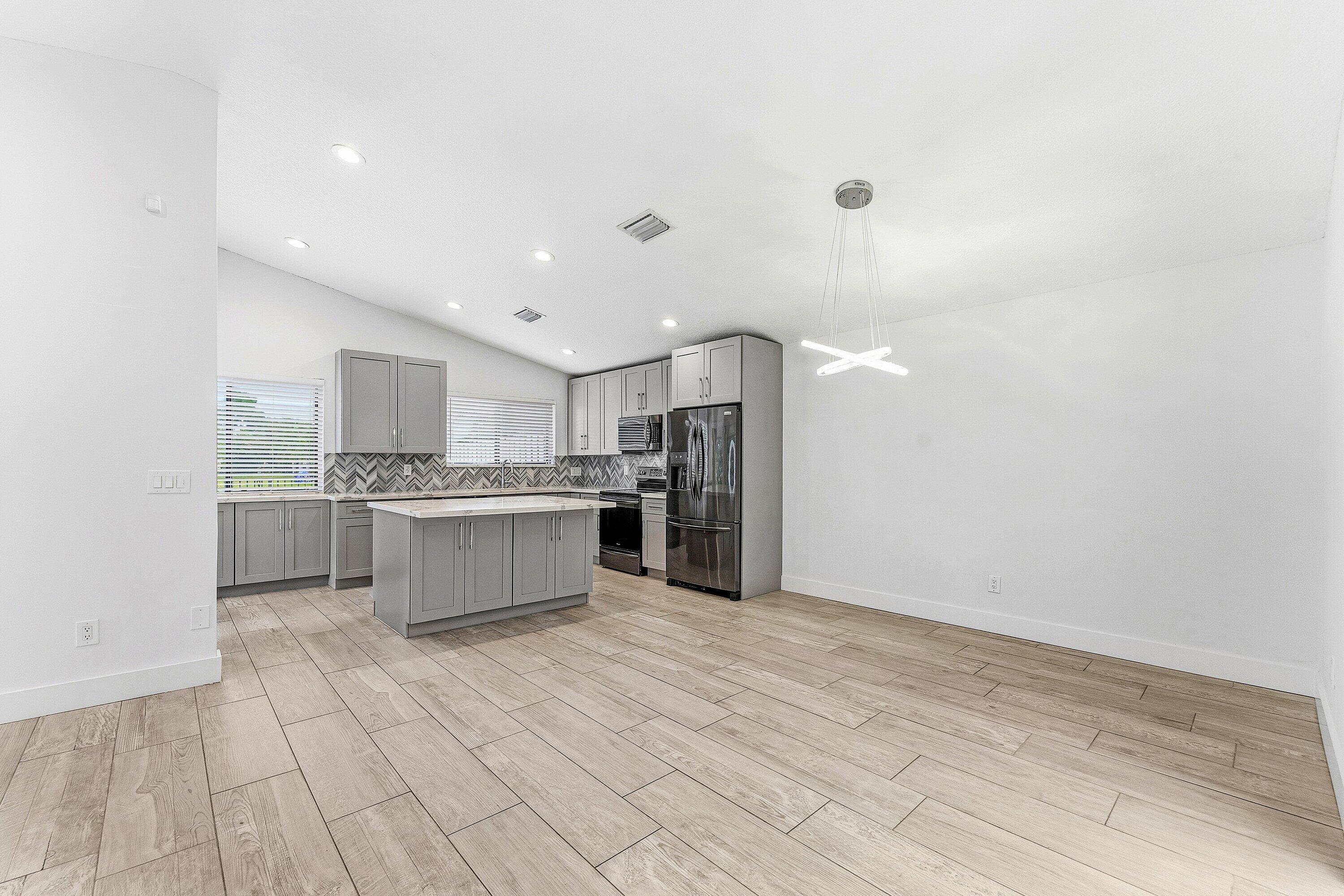1221 NW 19th Ter