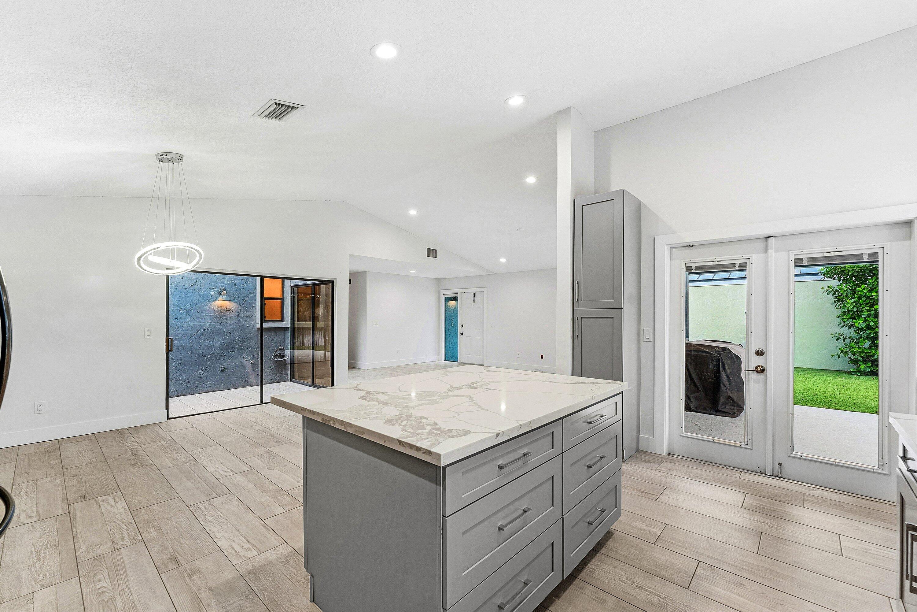 1221 NW 19th Ter