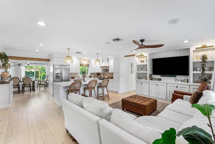 499 NE 28th Rd
