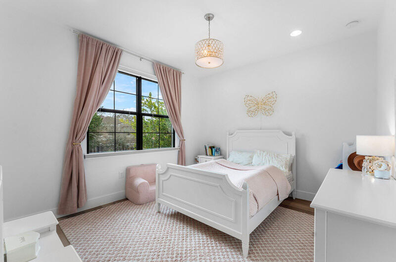 8091 Snowflake Obsidian Trail