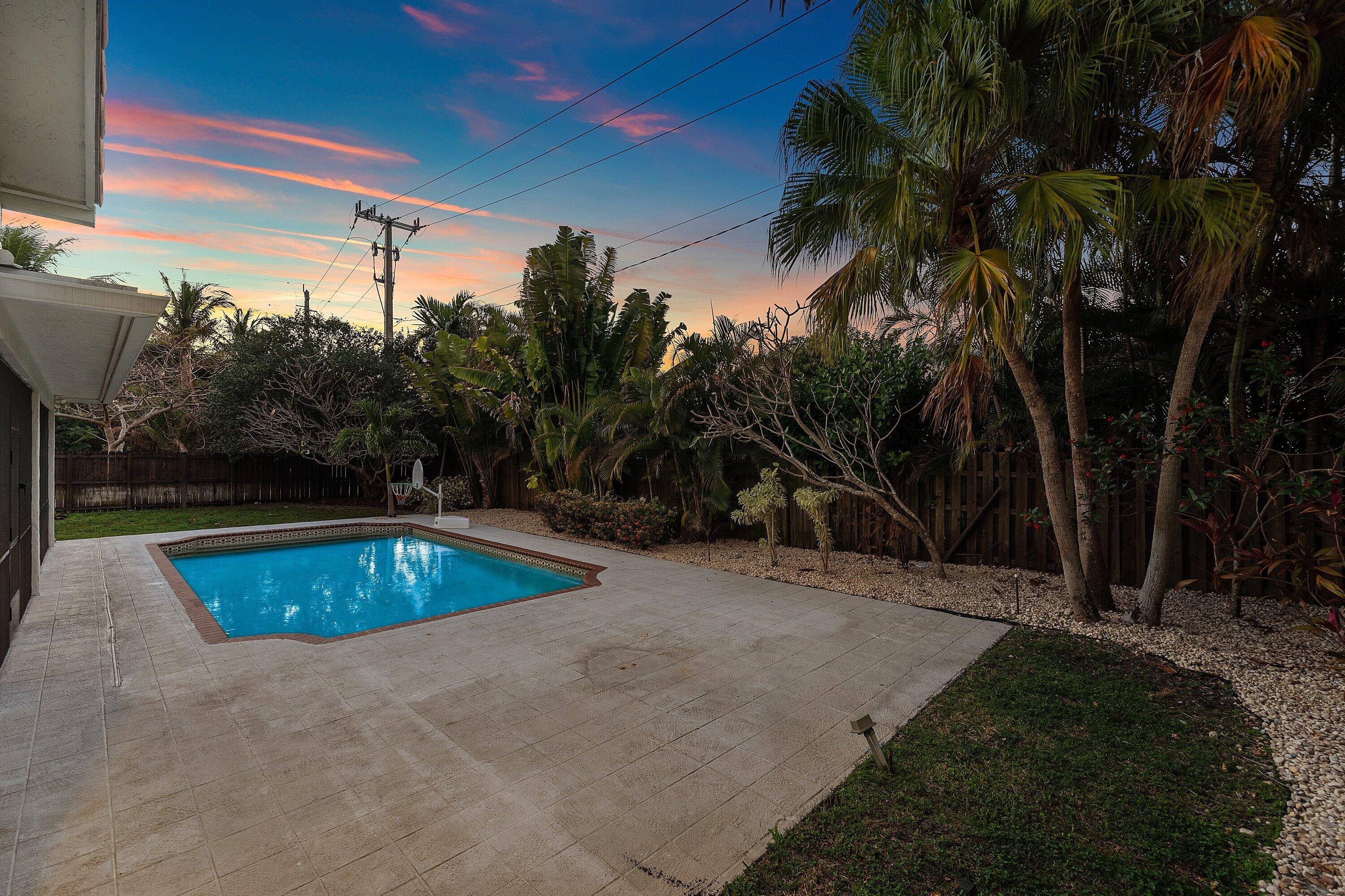 1199 SW 19th St