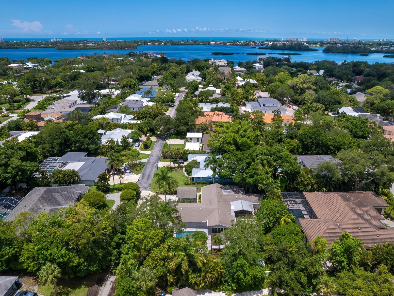 1621 PINE BAY DR