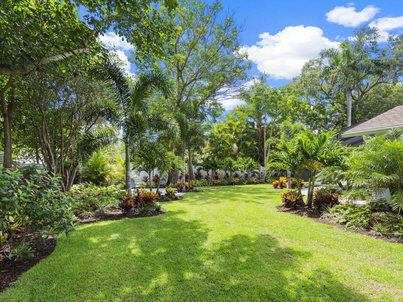 1621 PINE BAY DR