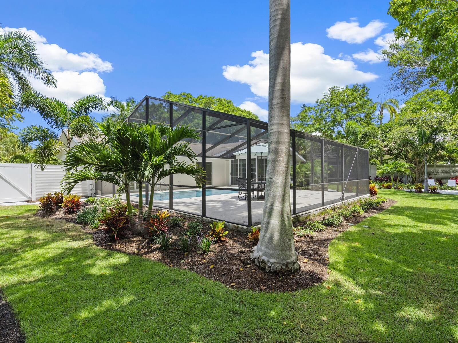 1621 PINE BAY DR