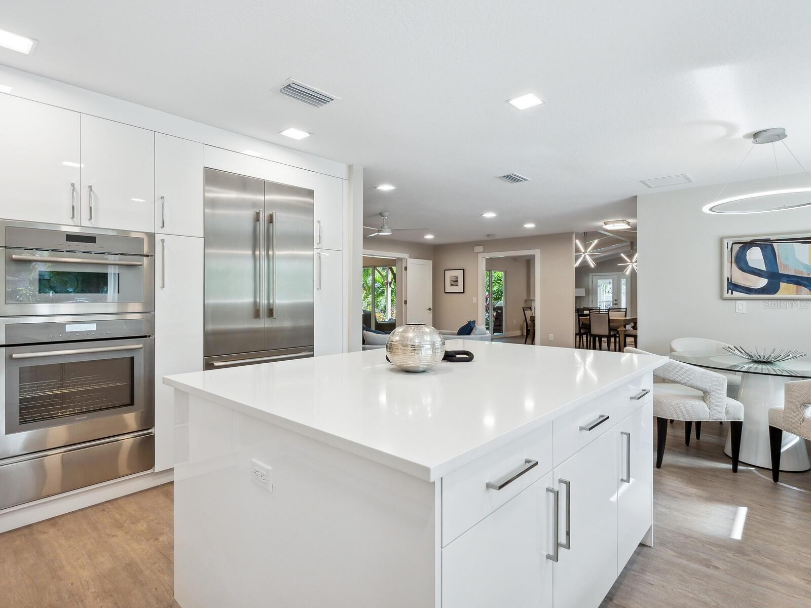 1621 PINE BAY DR