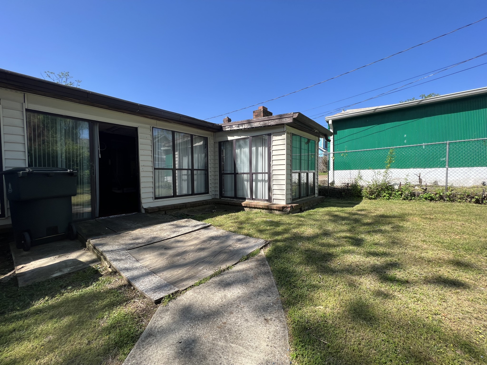 908 Gilmore Ave
