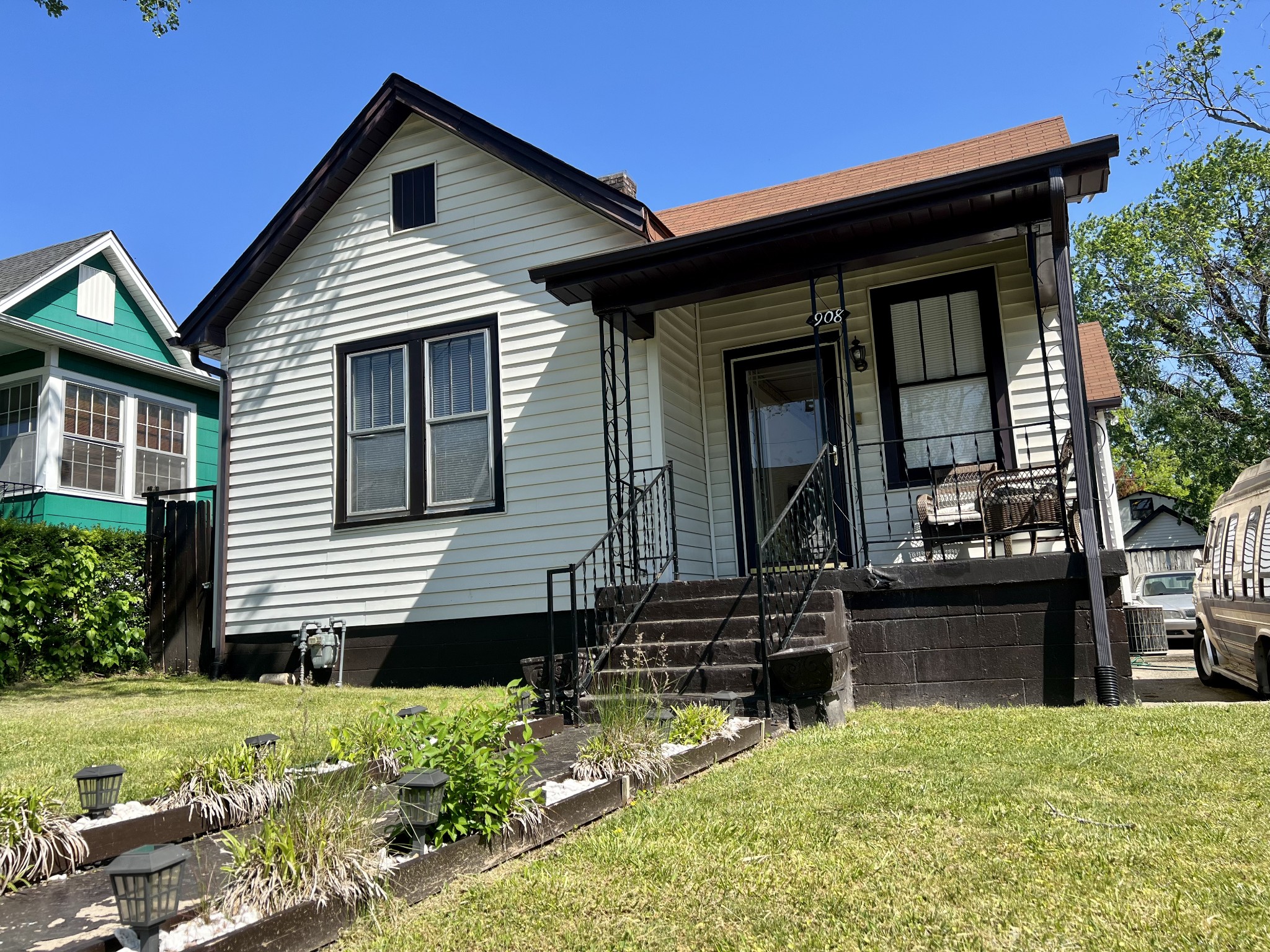 908 Gilmore Ave