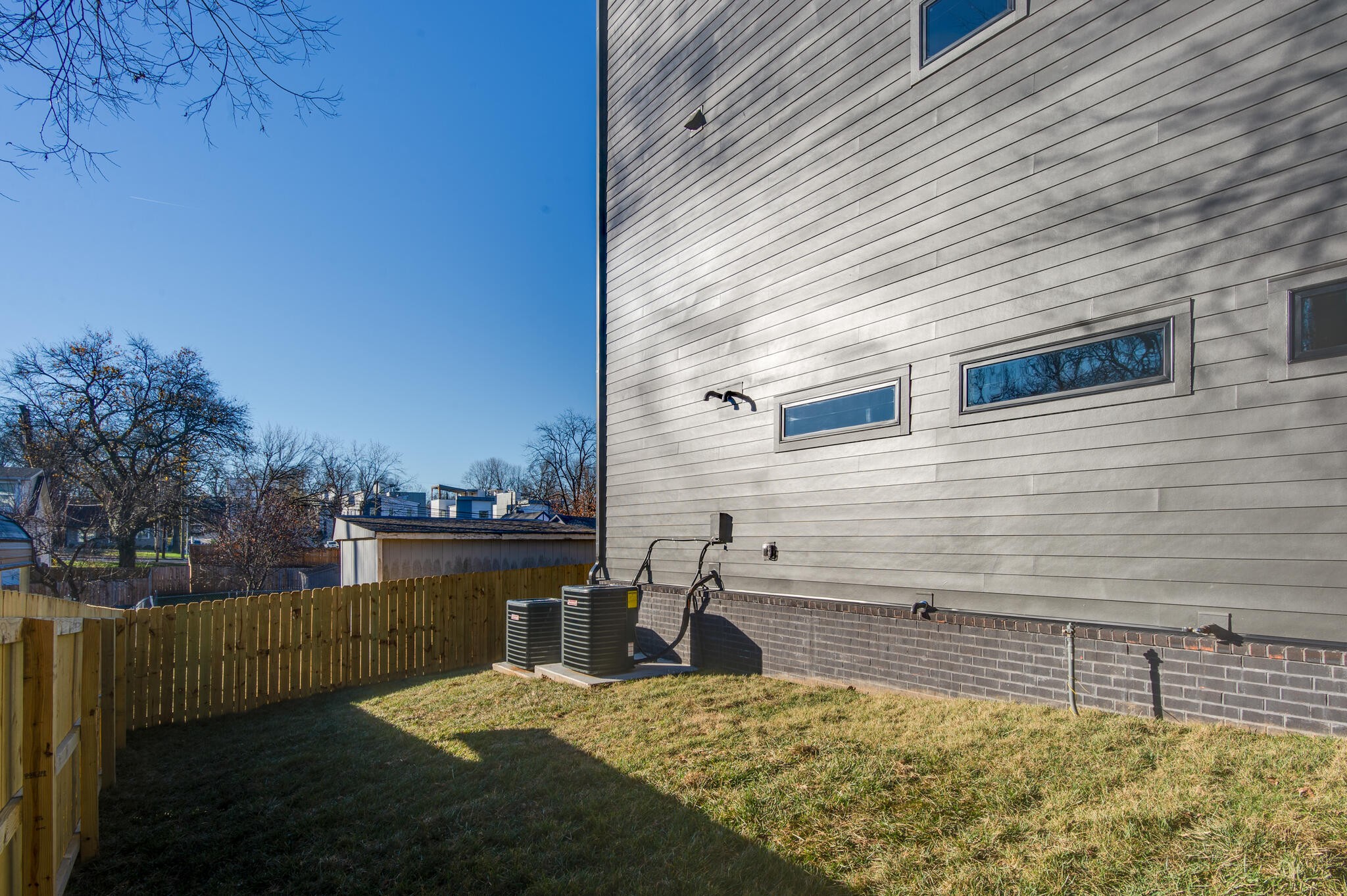 1604 Emerson St