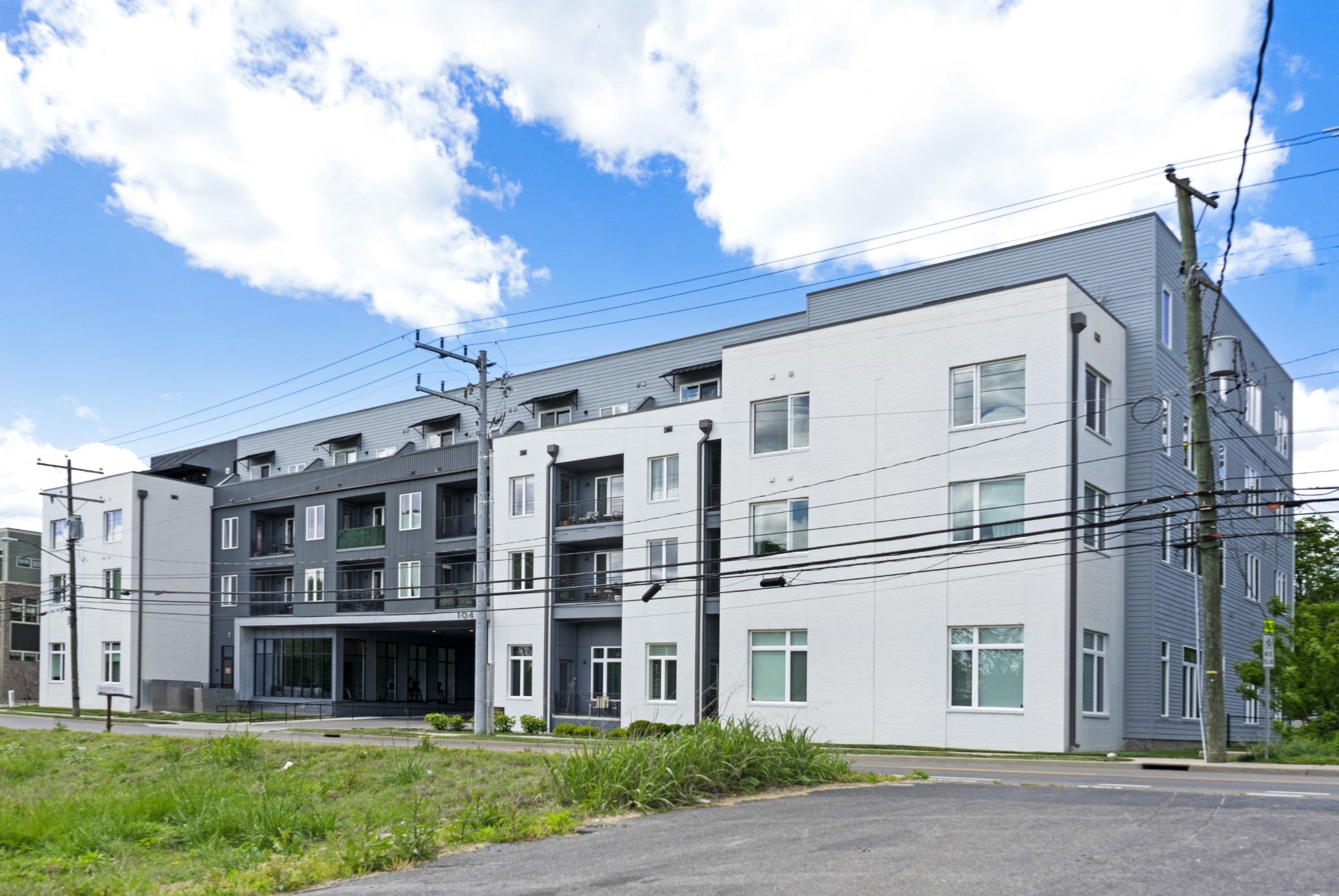 1041 E Trinity Ln Unit: 115