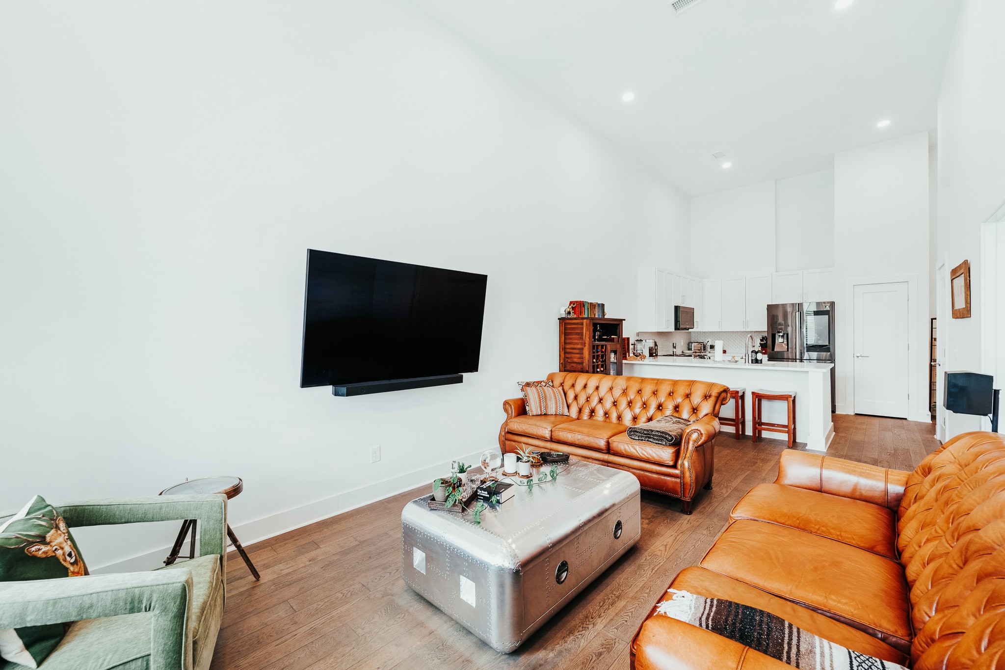 1041 E Trinity Ln Unit: 115