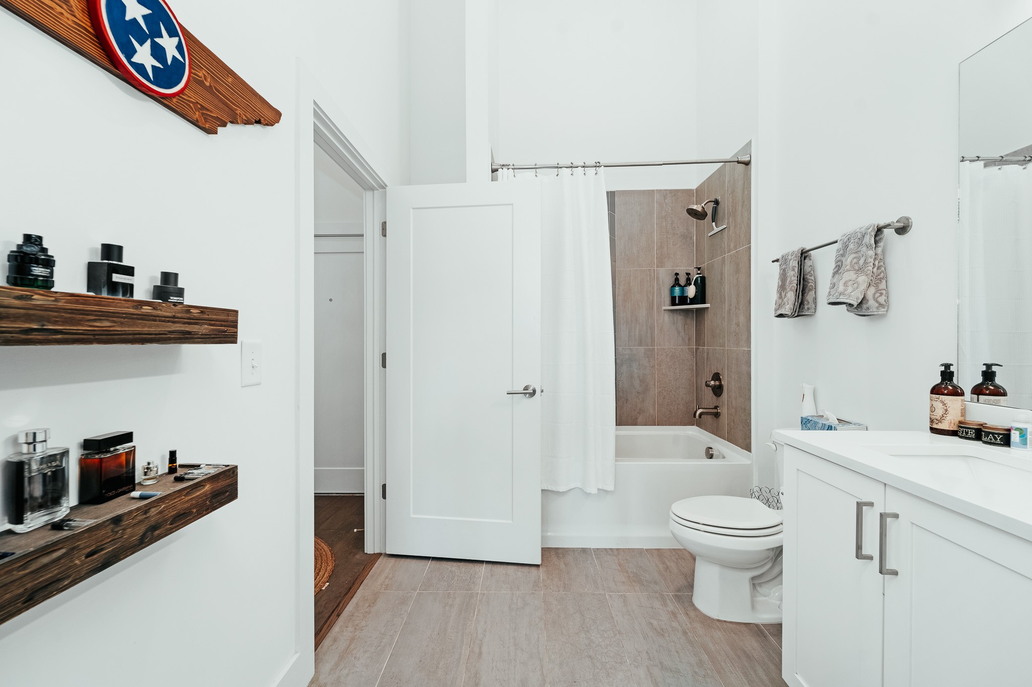 1041 E Trinity Ln Unit: 115