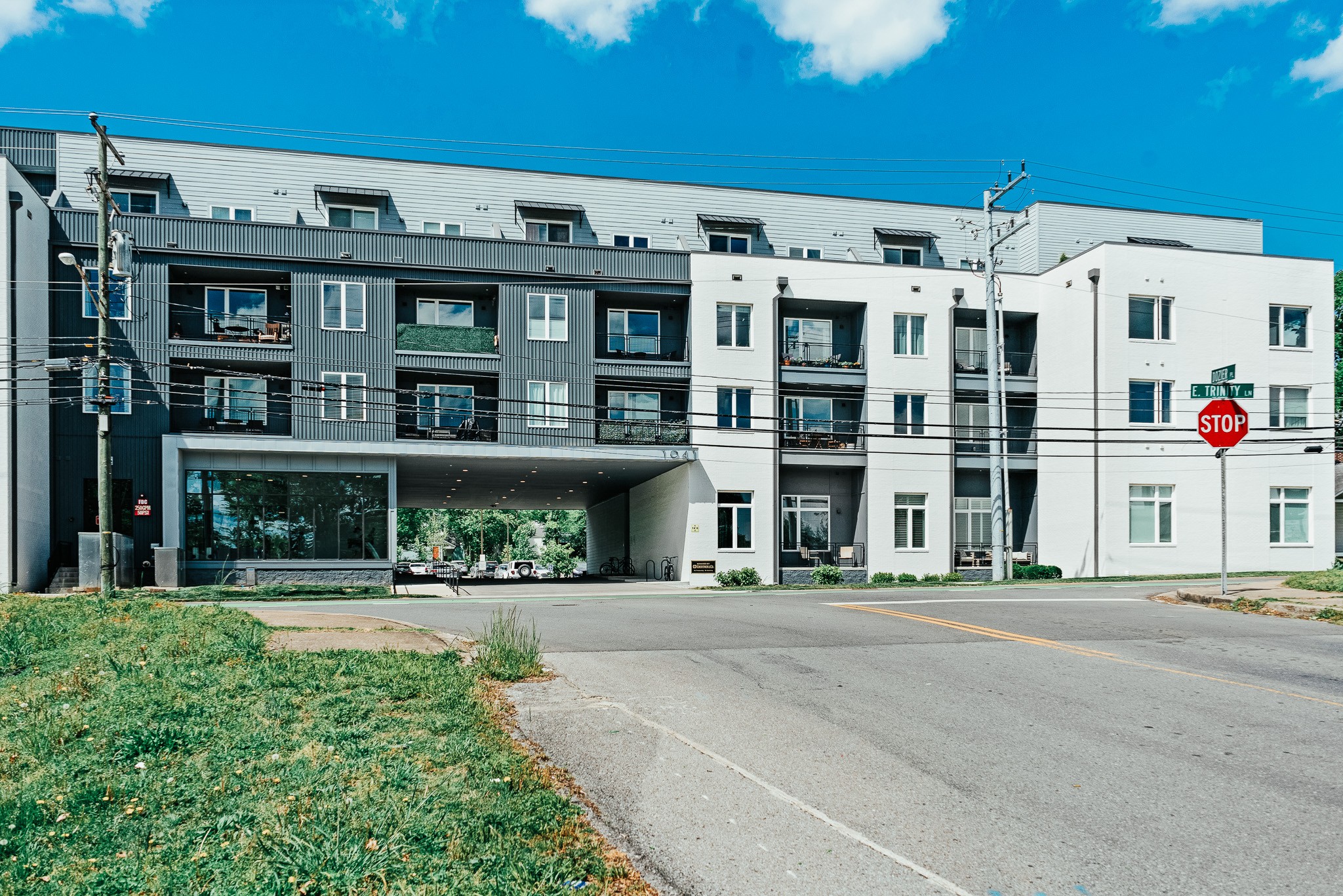 1041 E Trinity Ln Unit: 115