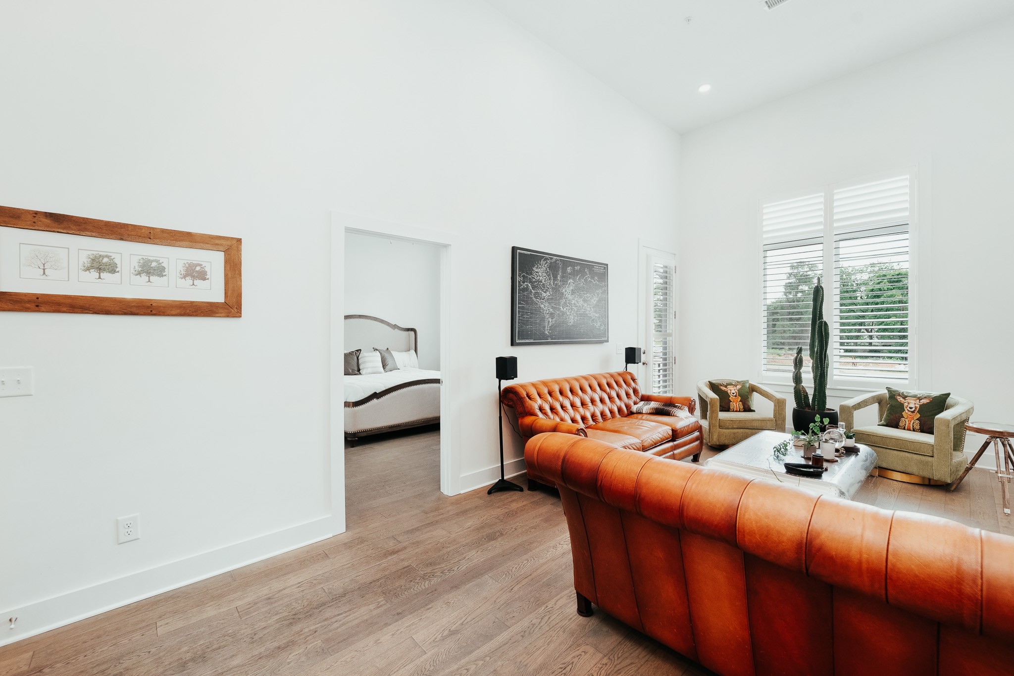 1041 E Trinity Ln Unit: 115