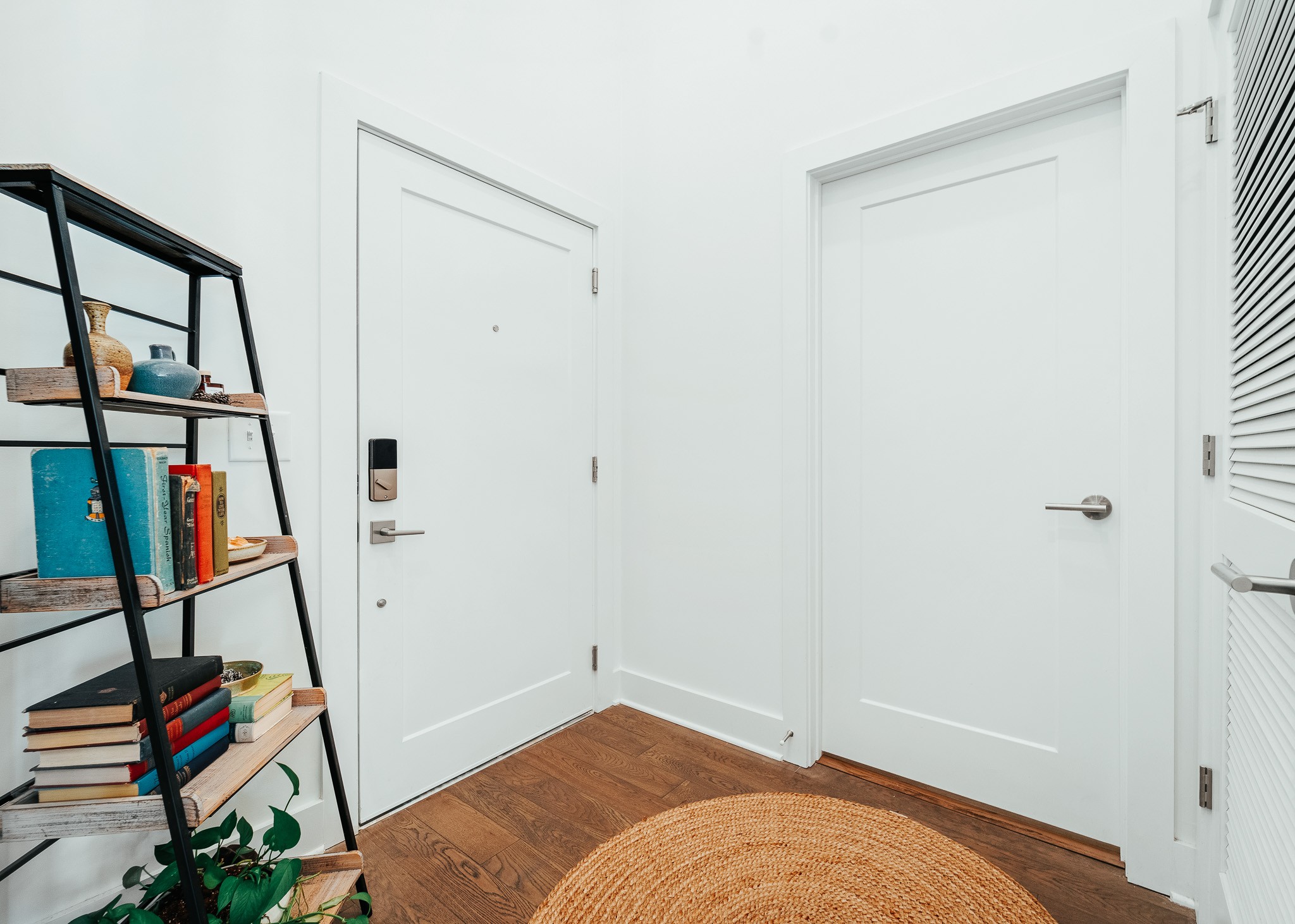 1041 E Trinity Ln Unit: 115