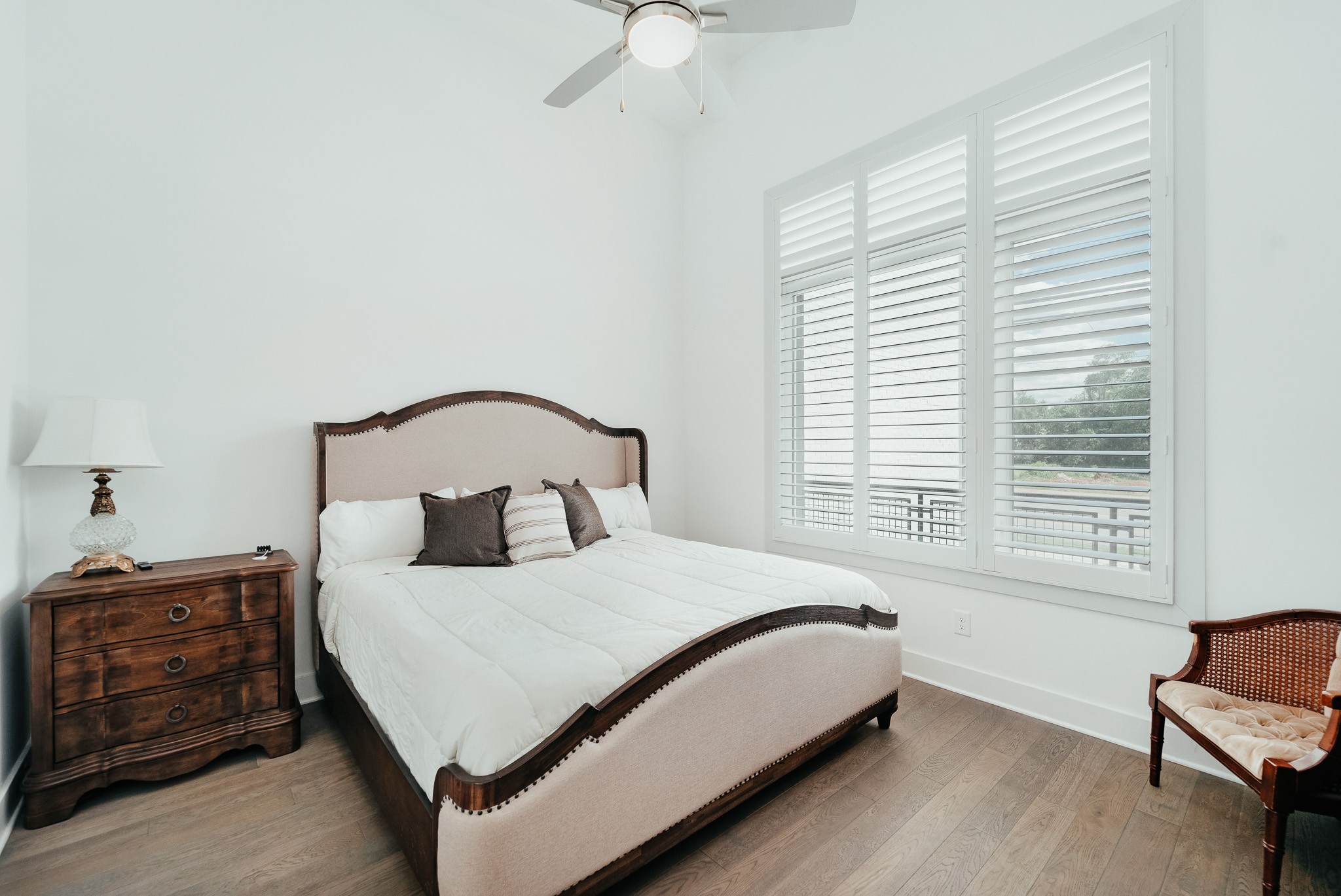 1041 E Trinity Ln Unit: 115