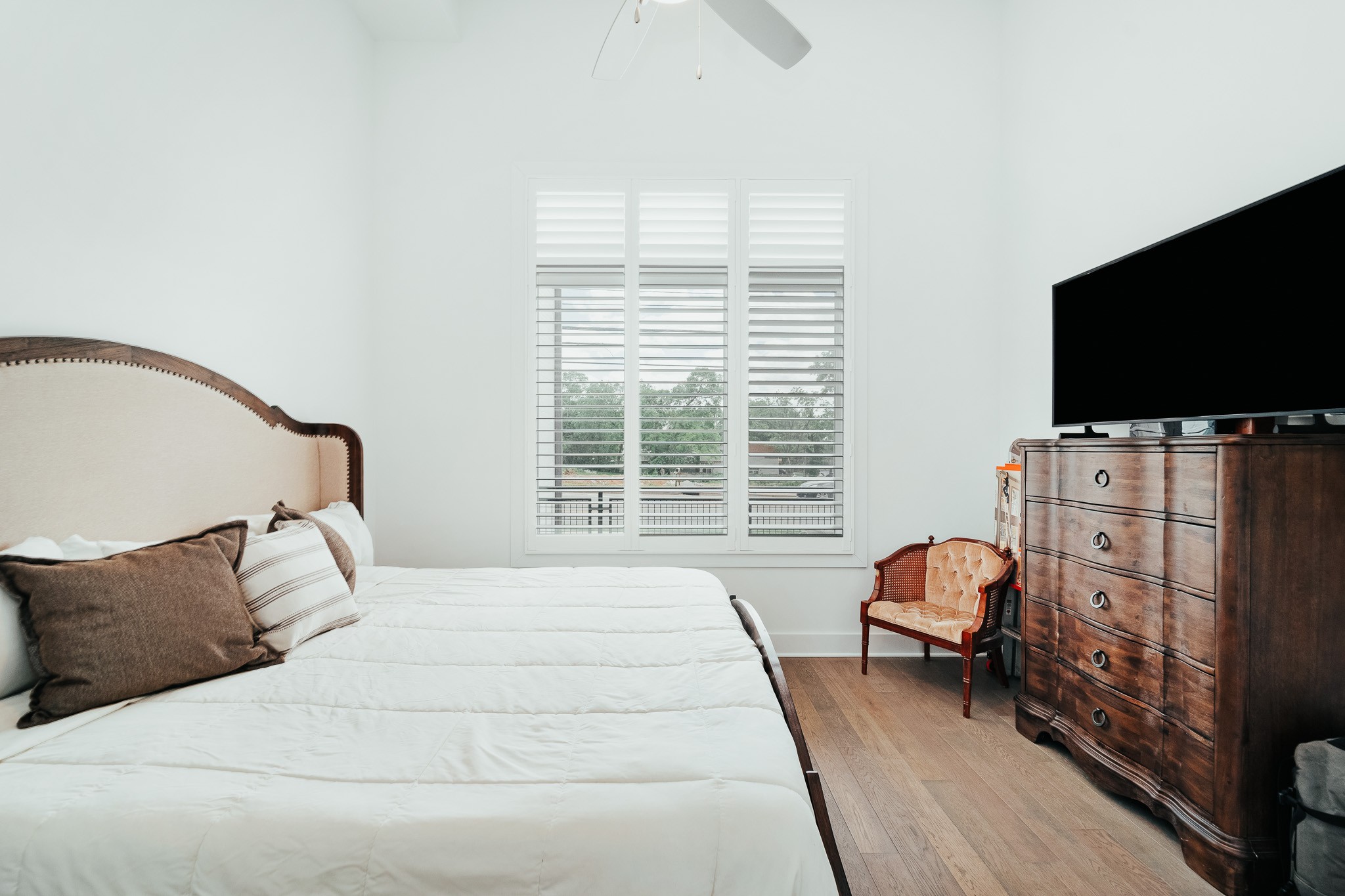 1041 E Trinity Ln Unit: 115