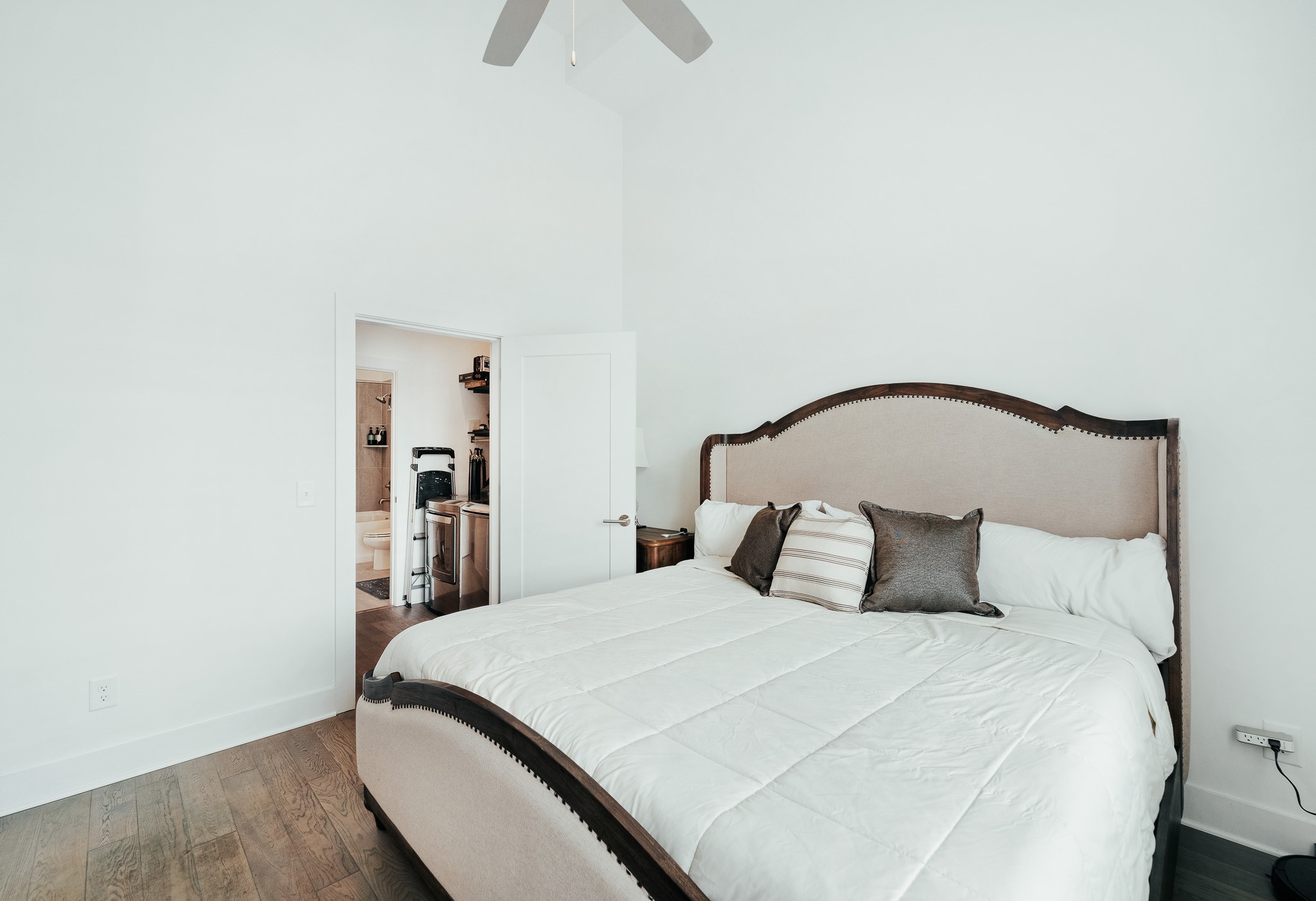 1041 E Trinity Ln Unit: 115