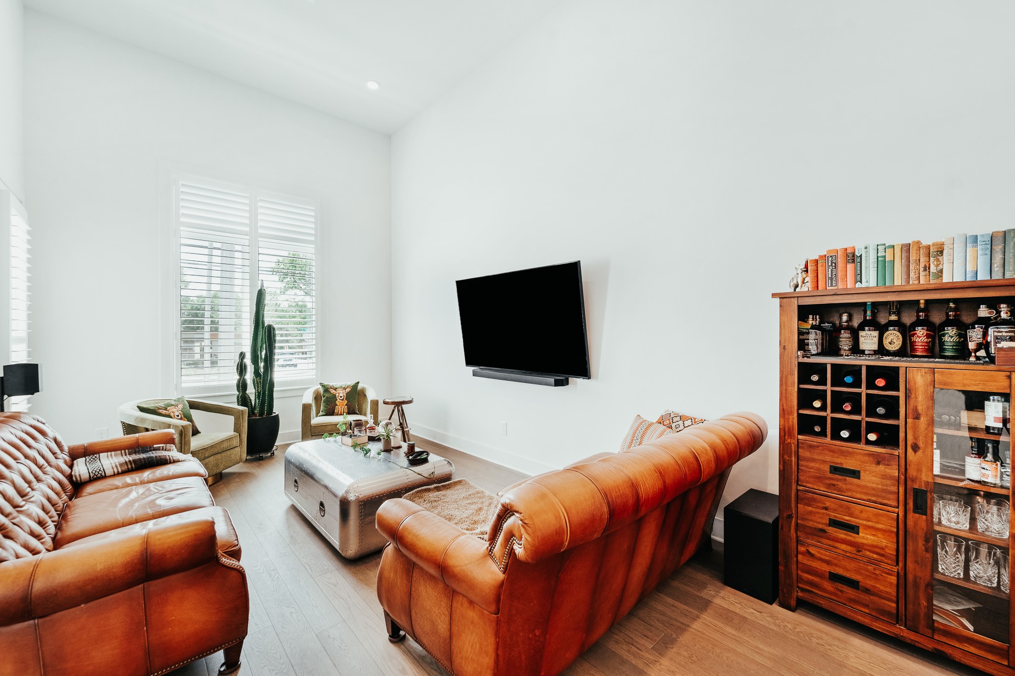 1041 E Trinity Ln Unit: 115