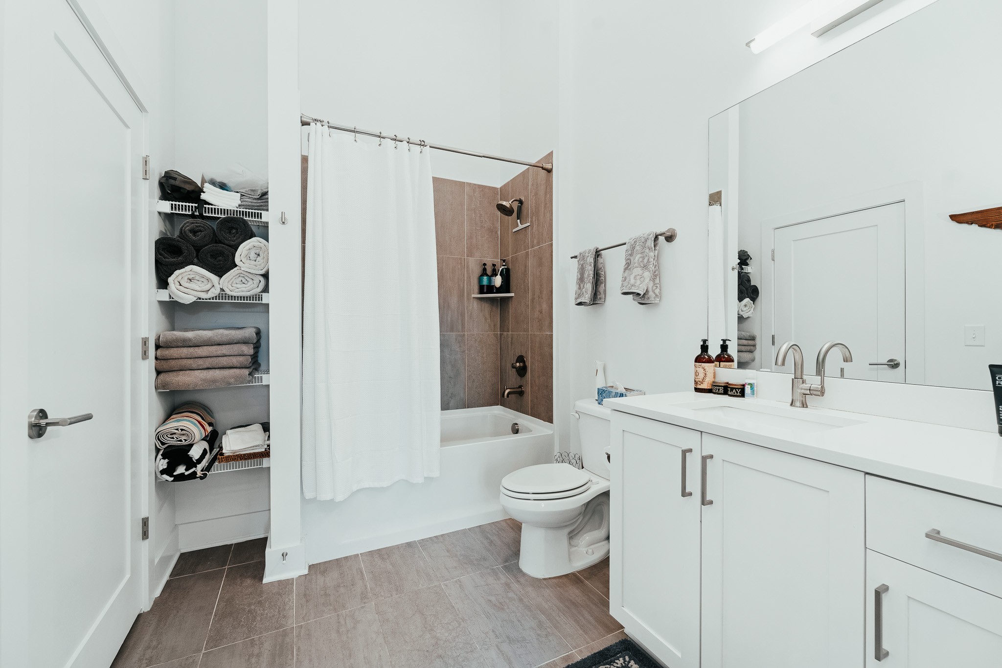 1041 E Trinity Ln Unit: 115