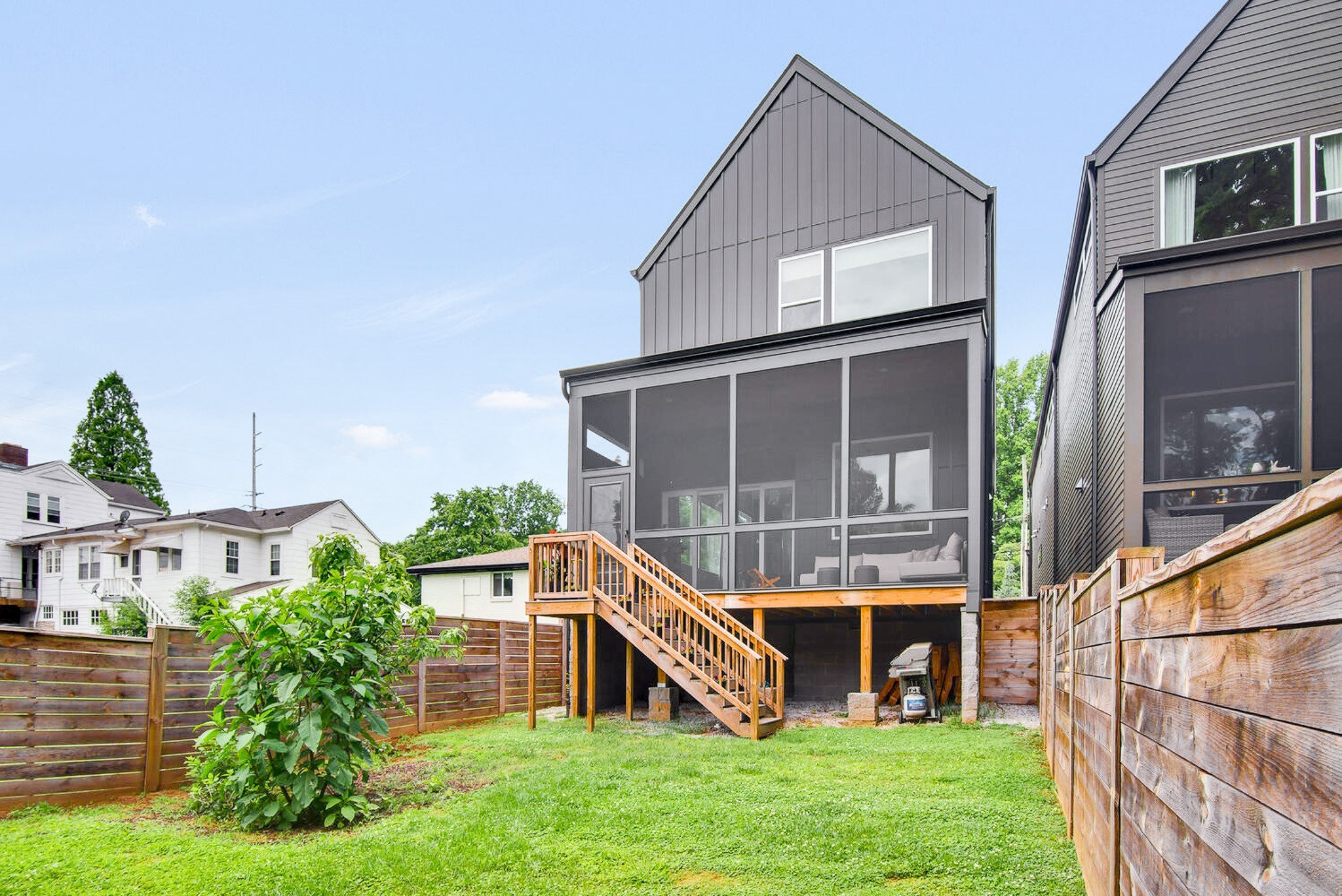 1512A Shelton Ave