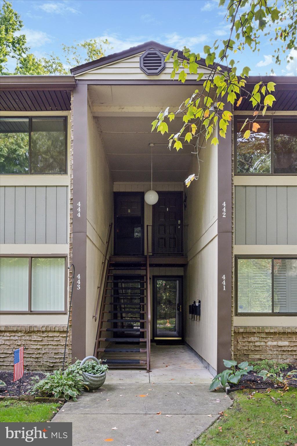 115 E KINGS HIGHWAY 444