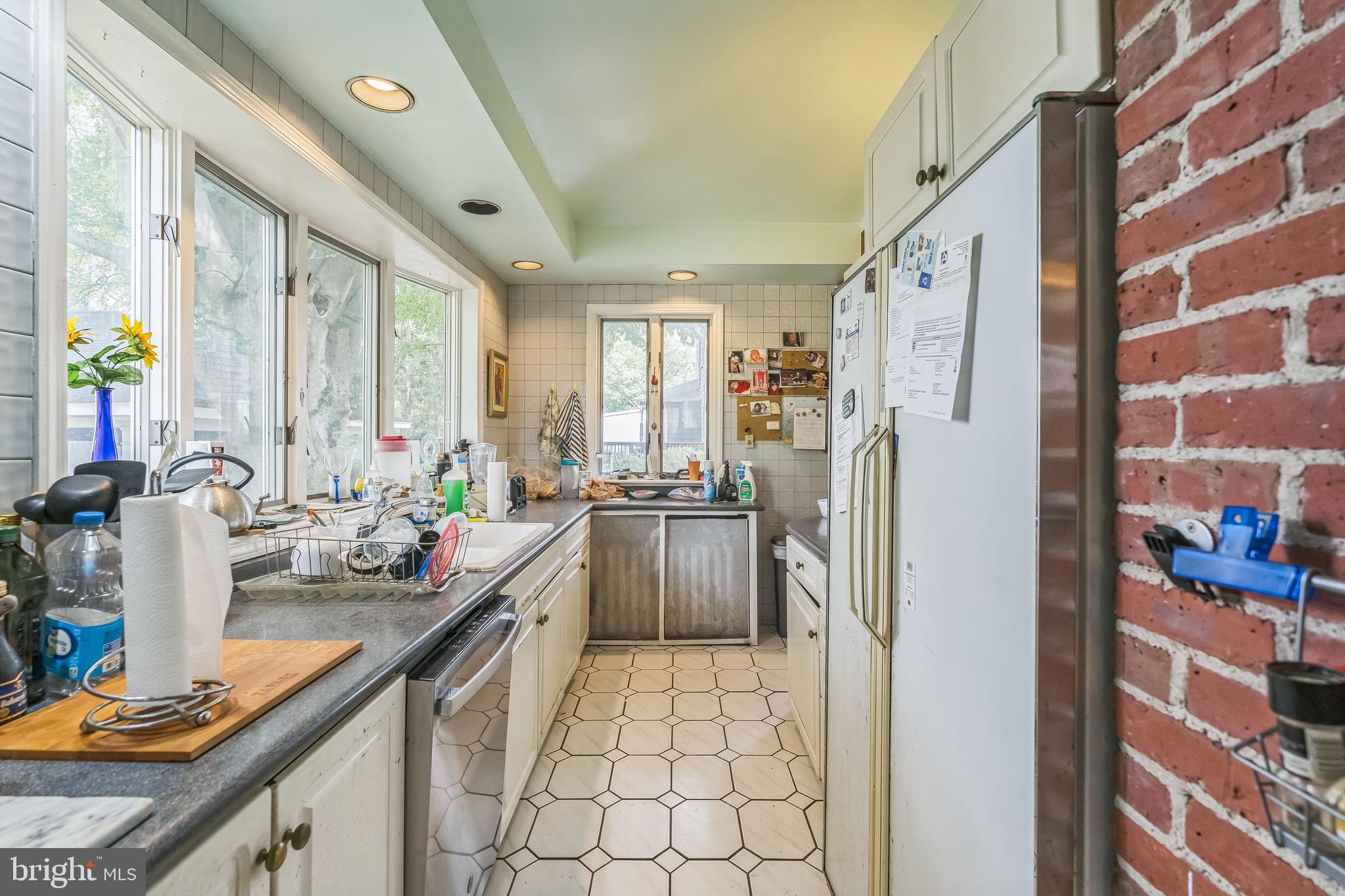 201 E MADISON AVENUE