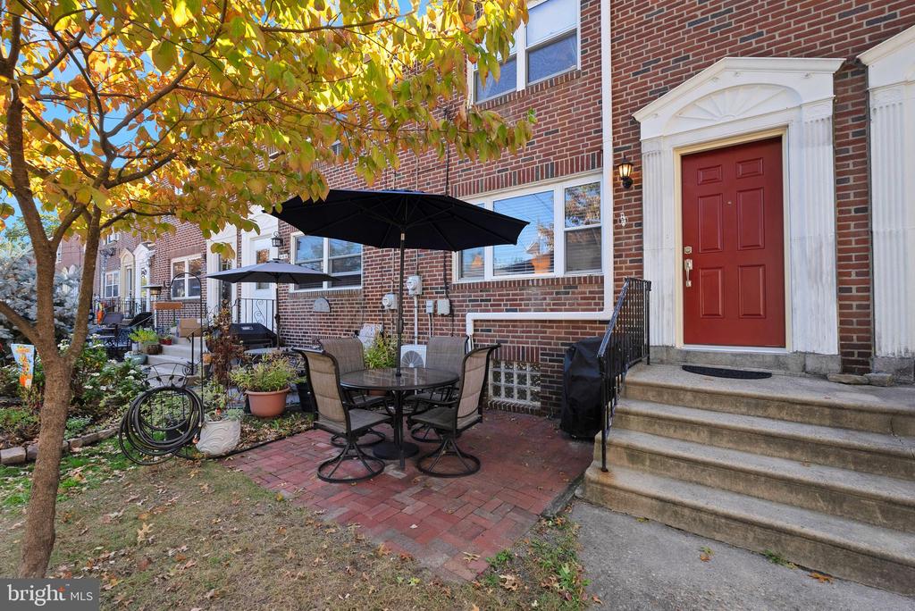 468 CENTER STREET