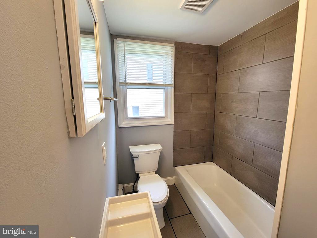 184 KENDALL BOULEVARD 1ST FLOOR