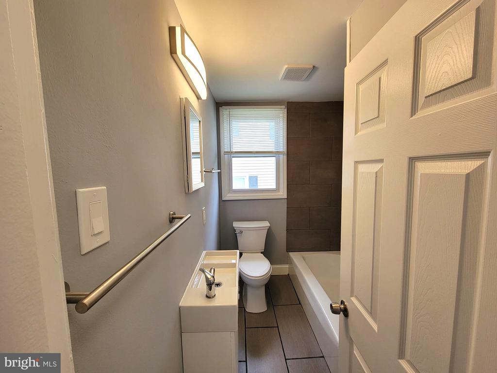 184 KENDALL BOULEVARD 1ST FLOOR