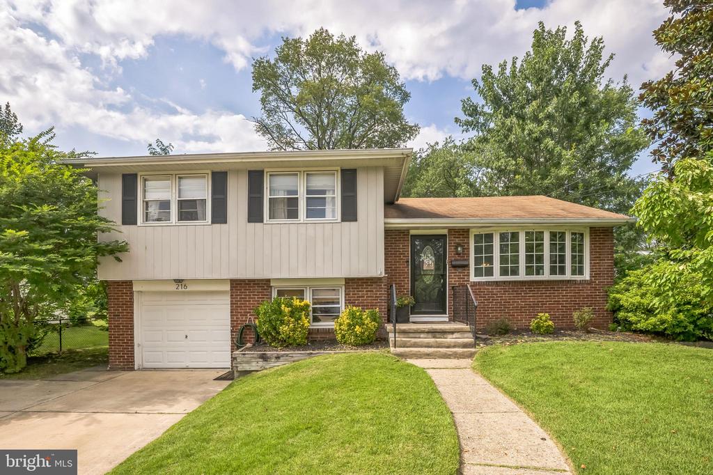 216 N BROOKFIELD ROAD