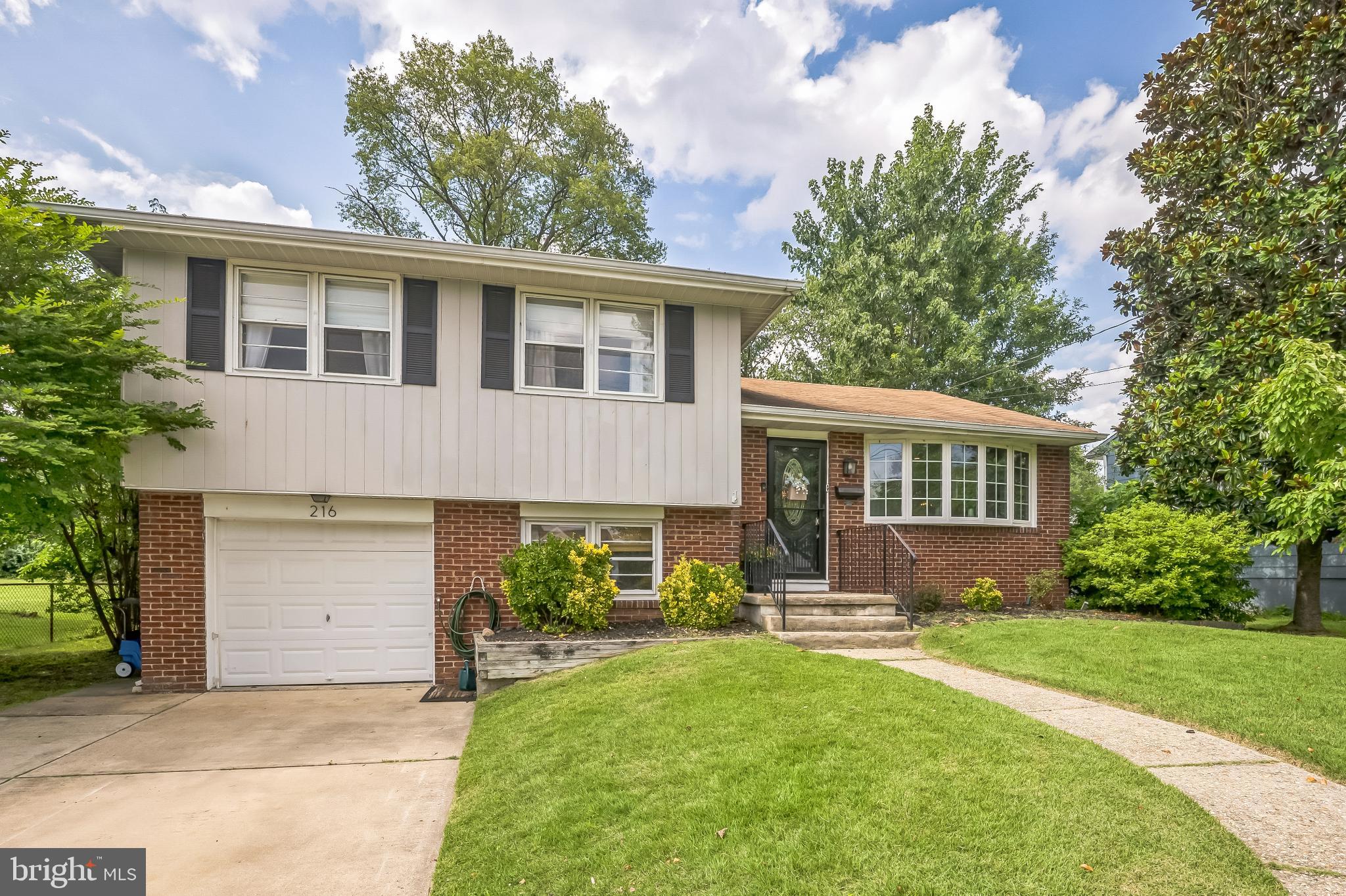 216 N BROOKFIELD ROAD