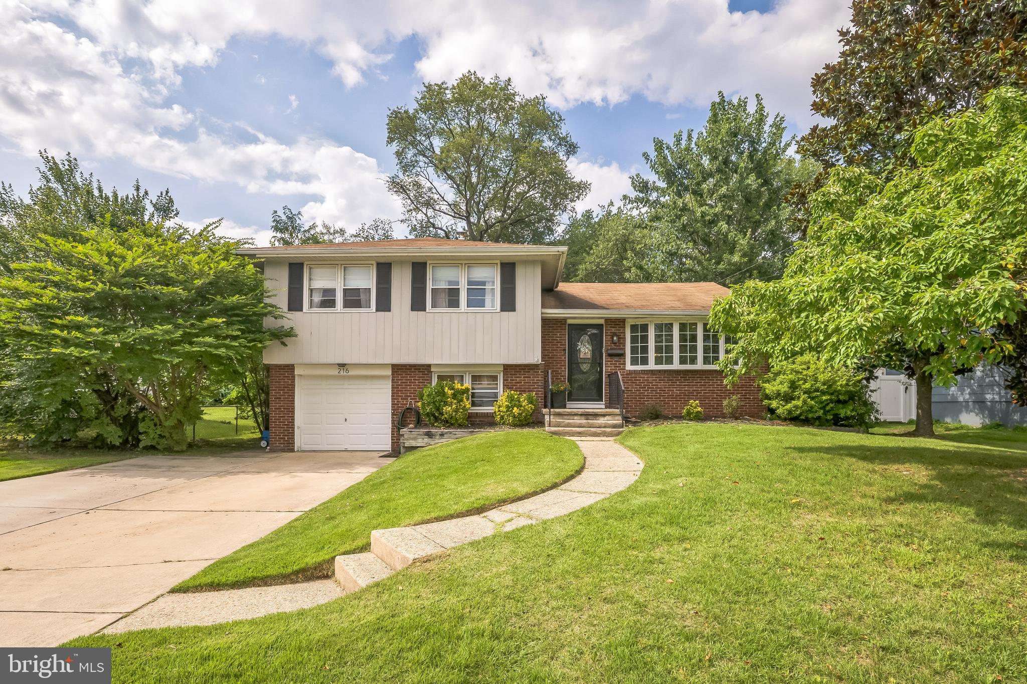 216 N BROOKFIELD ROAD