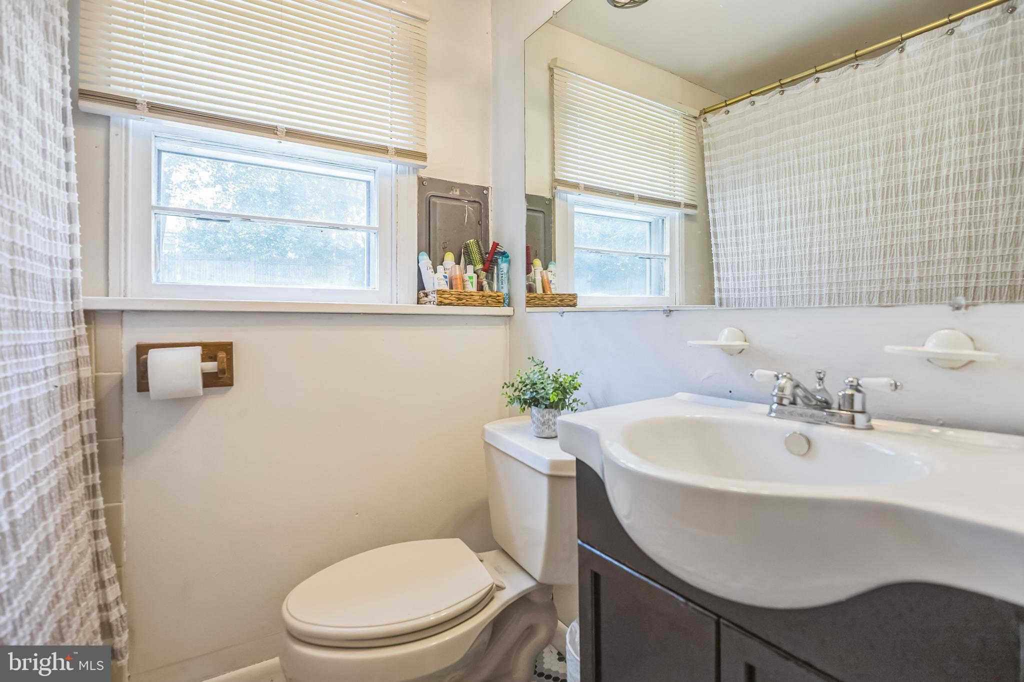 216 N BROOKFIELD ROAD