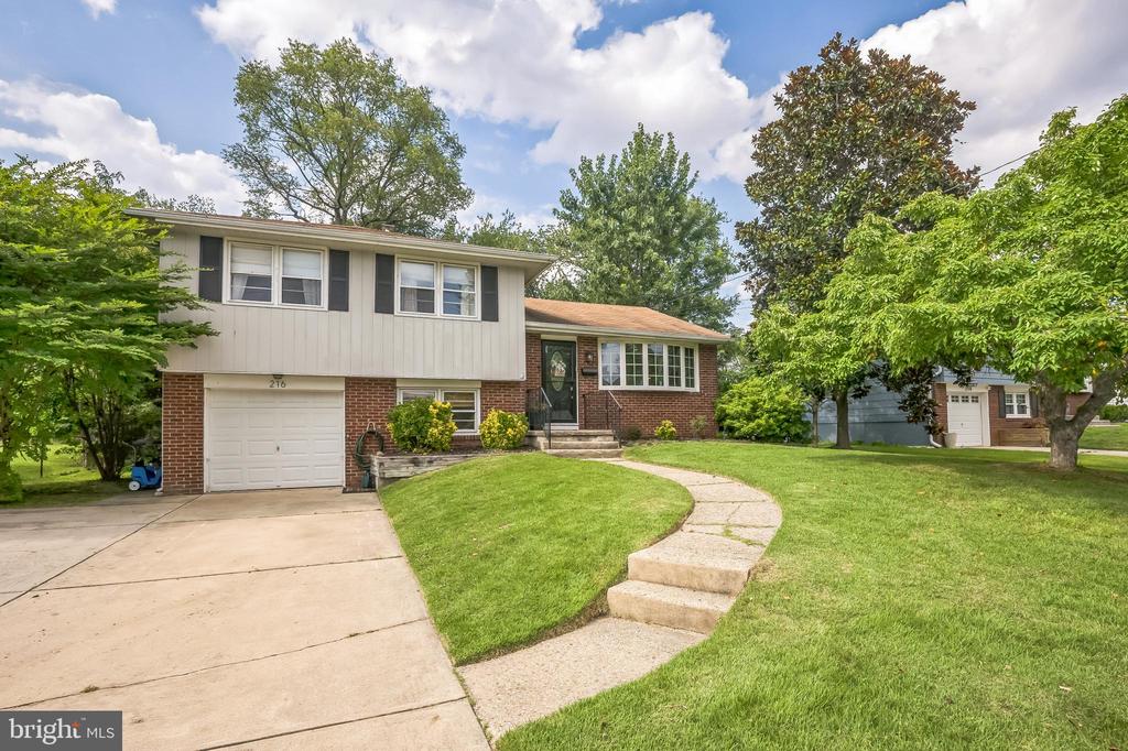 216 N BROOKFIELD ROAD