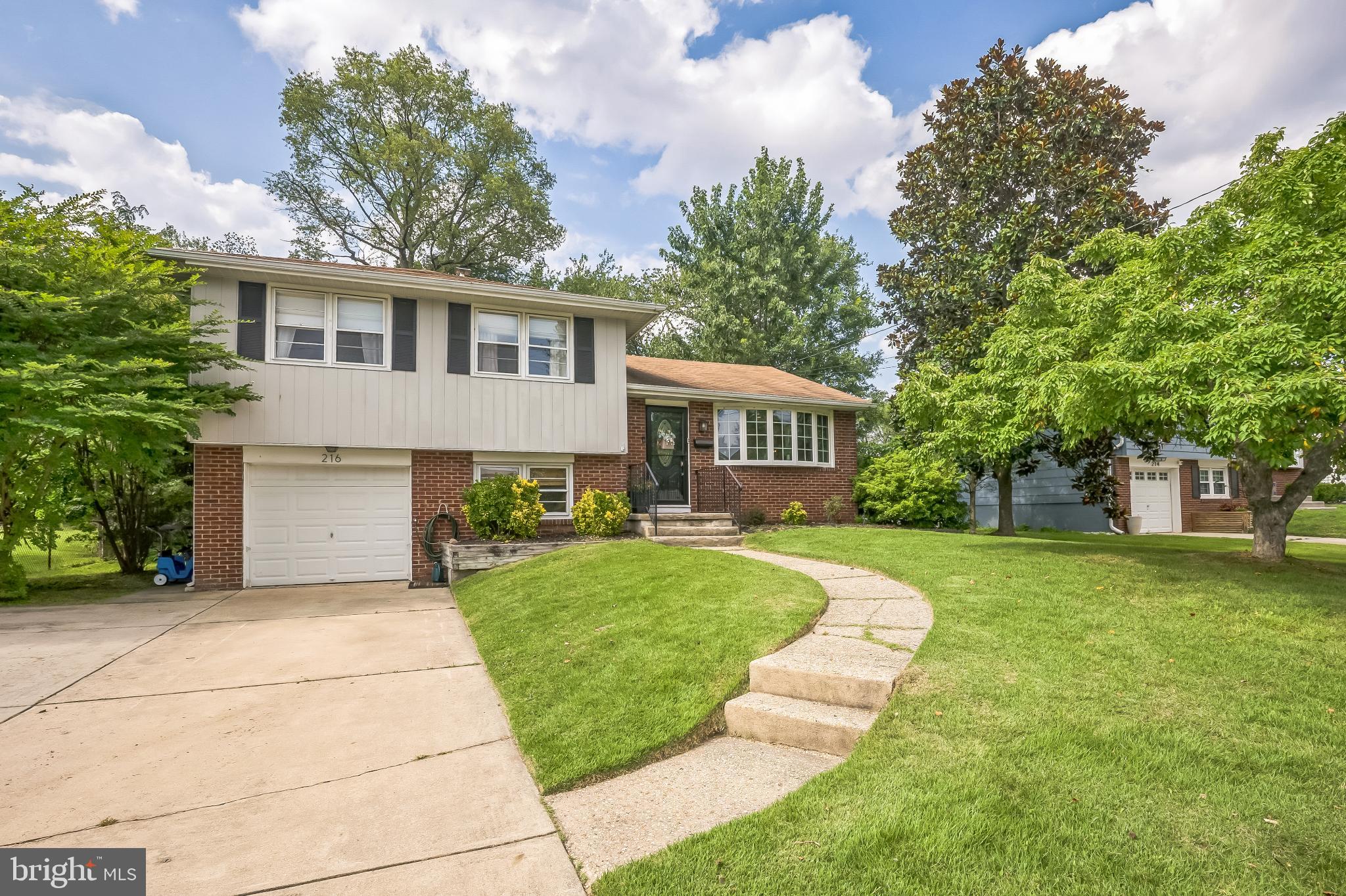 216 N BROOKFIELD ROAD