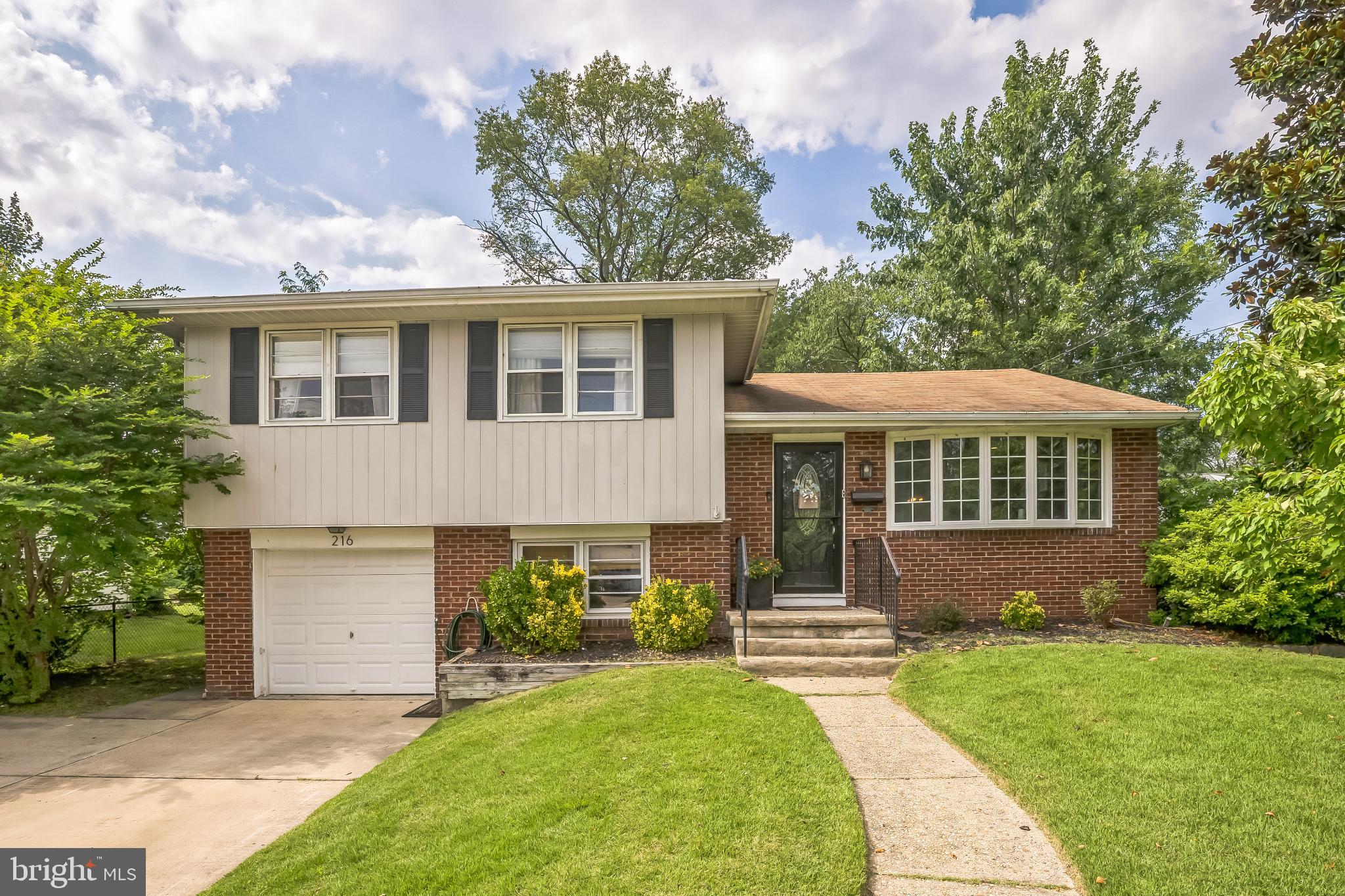 216 N BROOKFIELD ROAD