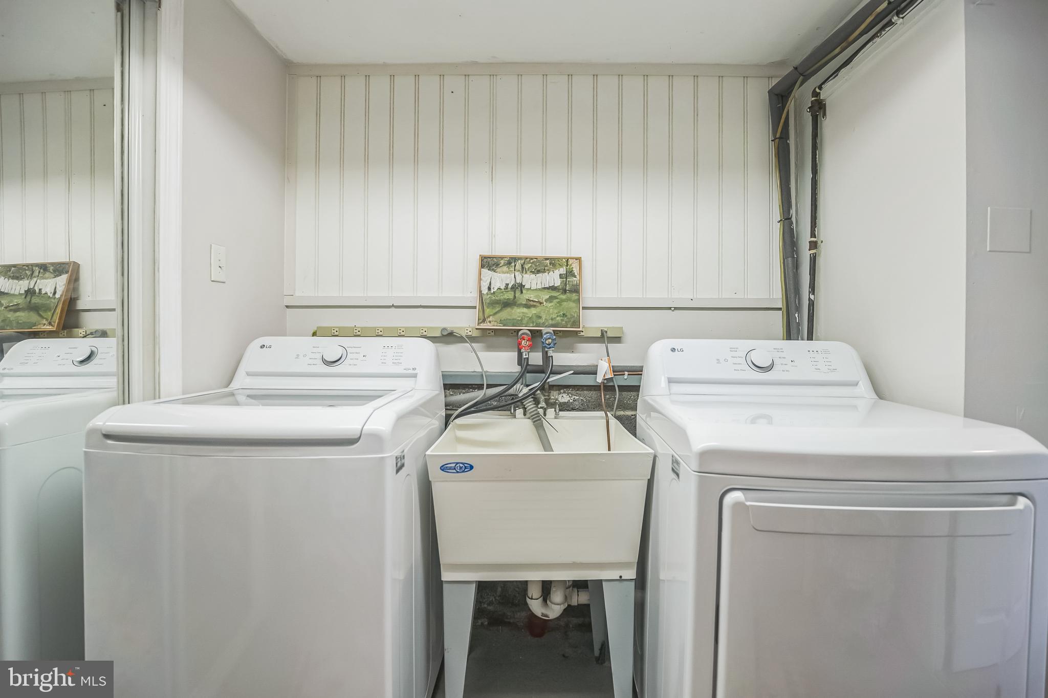 216 N BROOKFIELD ROAD