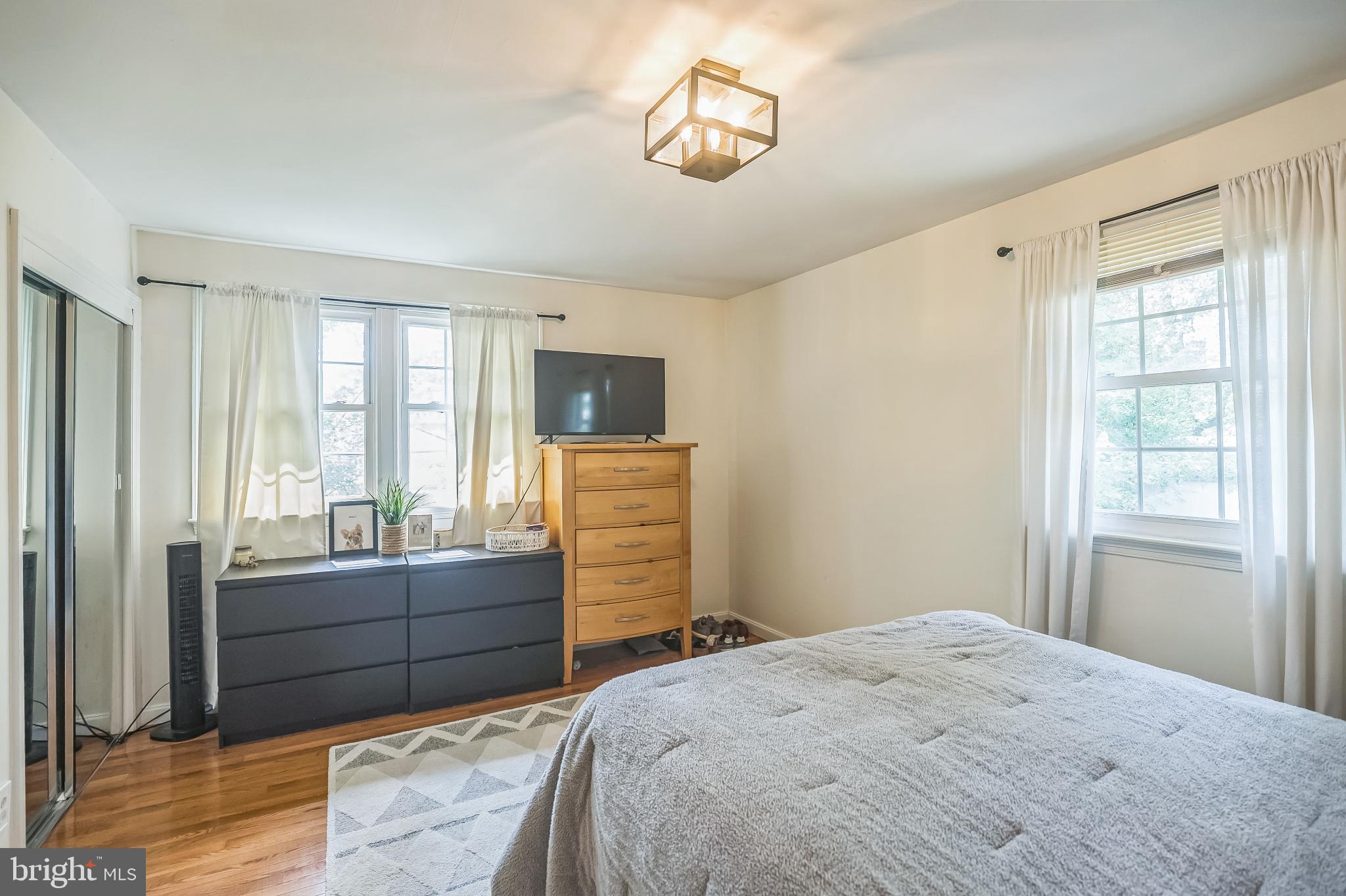 216 N BROOKFIELD ROAD