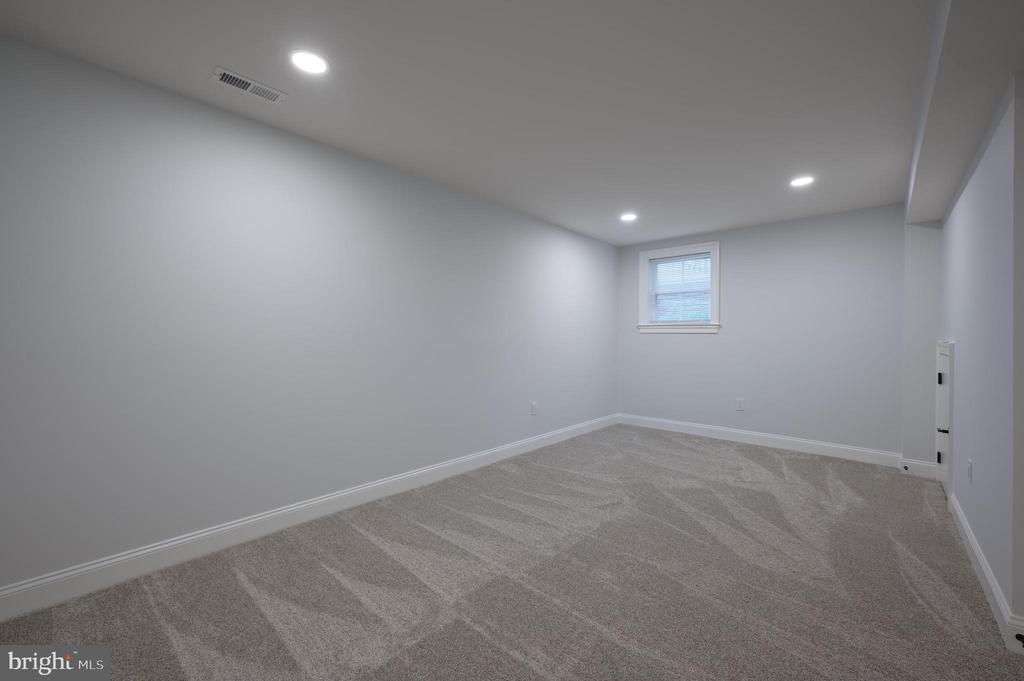 9 E CRYSTAL LAKE AVENUE