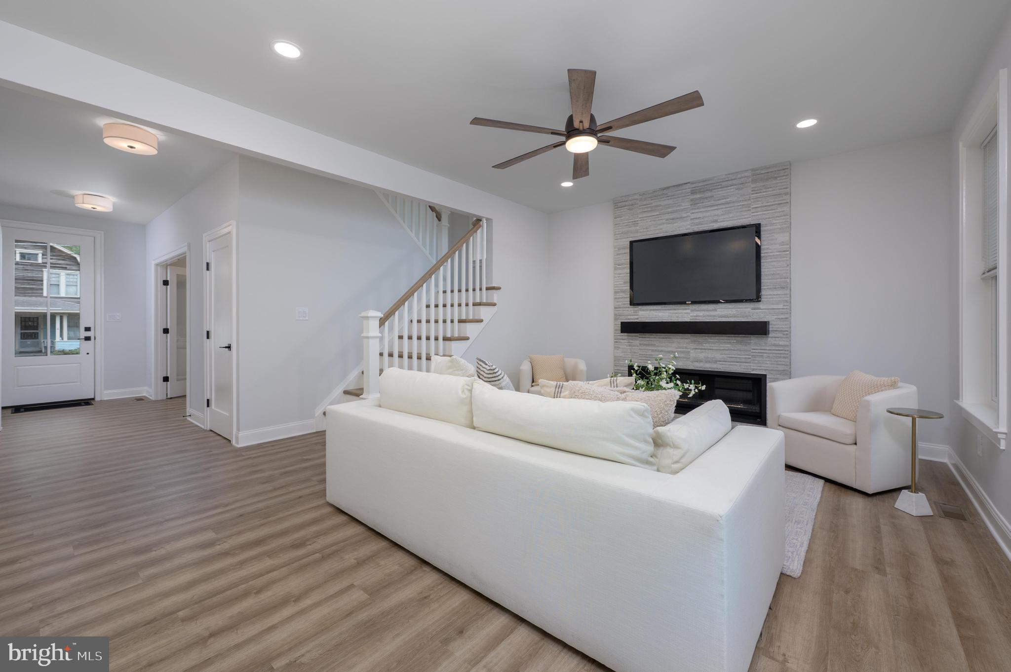 9 E CRYSTAL LAKE AVENUE