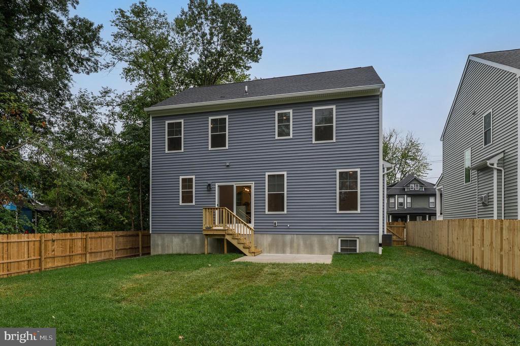 9 E CRYSTAL LAKE AVENUE