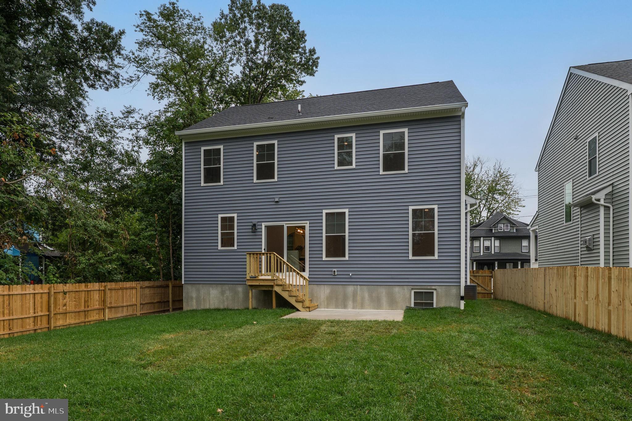 9 E CRYSTAL LAKE AVENUE