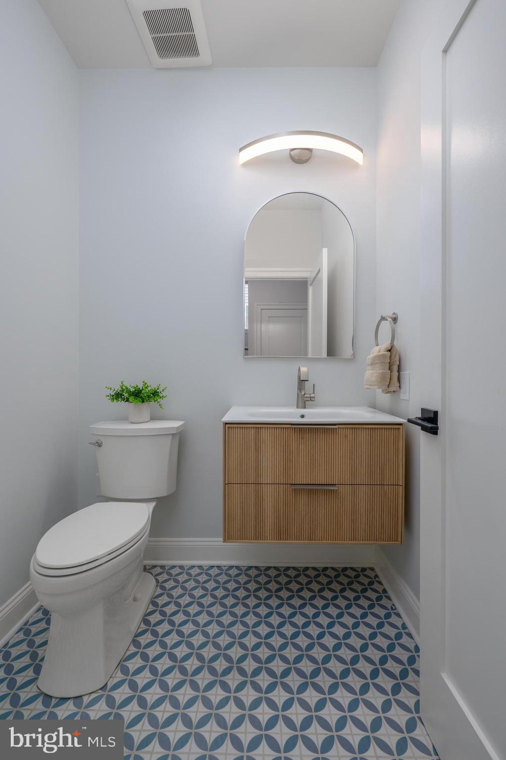 9 E CRYSTAL LAKE AVENUE