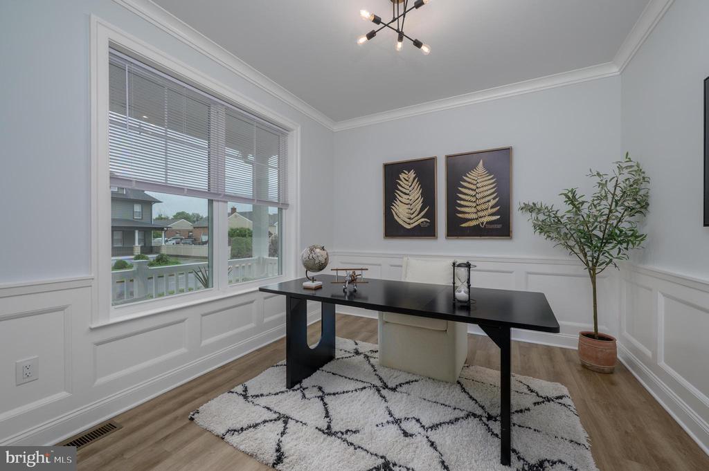 9 E CRYSTAL LAKE AVENUE