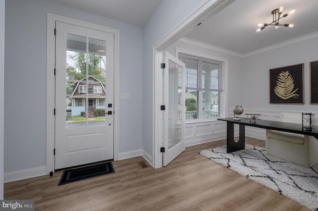 9 E CRYSTAL LAKE AVENUE