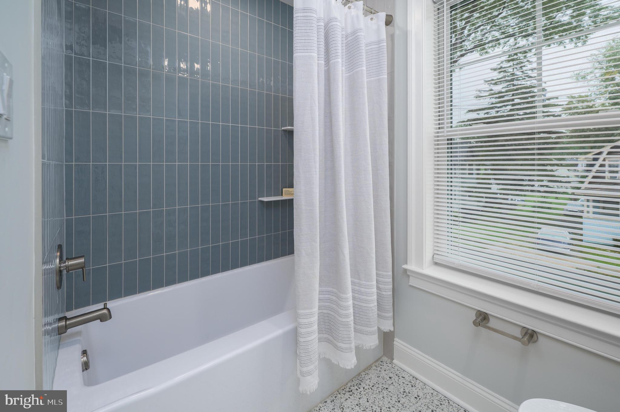 9 E CRYSTAL LAKE AVENUE