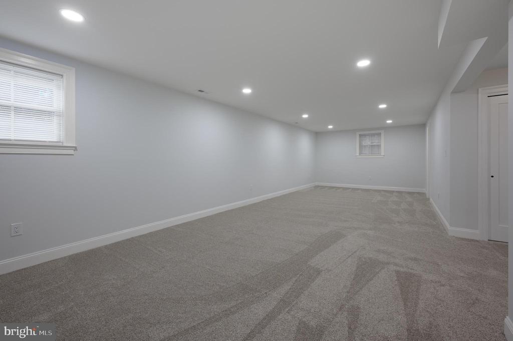 9 E CRYSTAL LAKE AVENUE