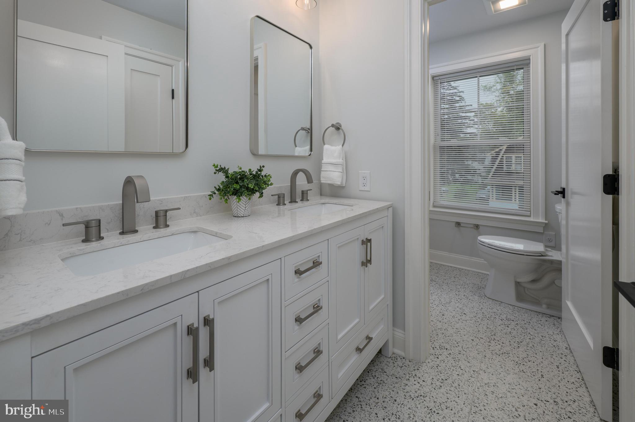 9 E CRYSTAL LAKE AVENUE