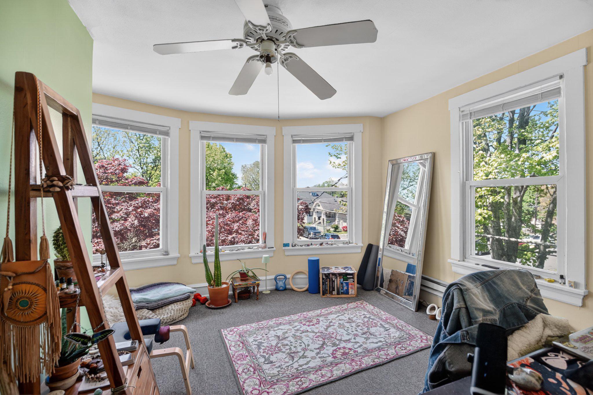 401 COMLY