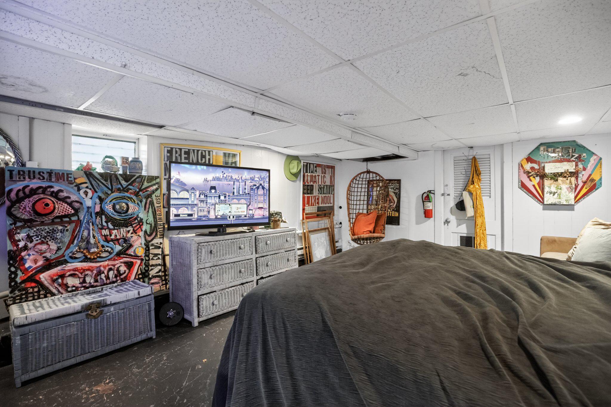 401 COMLY